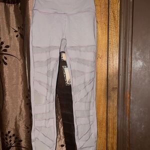 Lululemon Rare Size 4 Mesh Insert Leggings Super Sexy!!